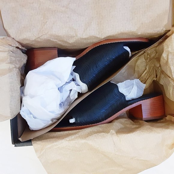 FRYE Cindy Black Leather Wave Sandals Size 10 w/Box - Picture 11 of 13